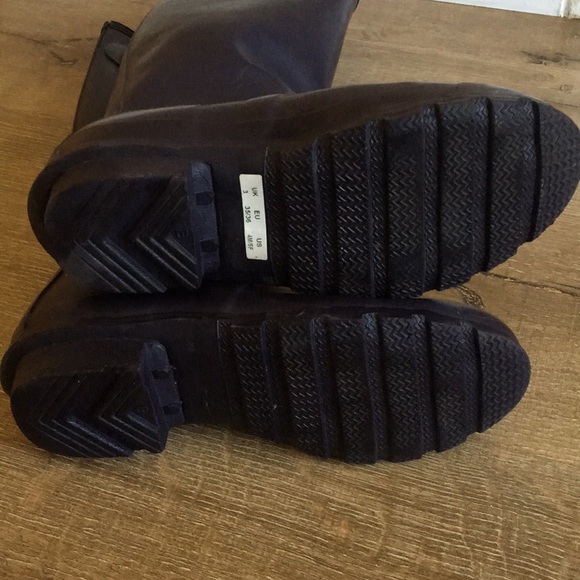 Hunter tall original rain boots with socks - Picture 5 of 6